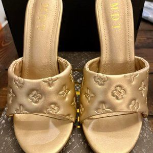 NWT-MDT Designer Inspired Monogram High Heels-Gold-Fits Sz 7